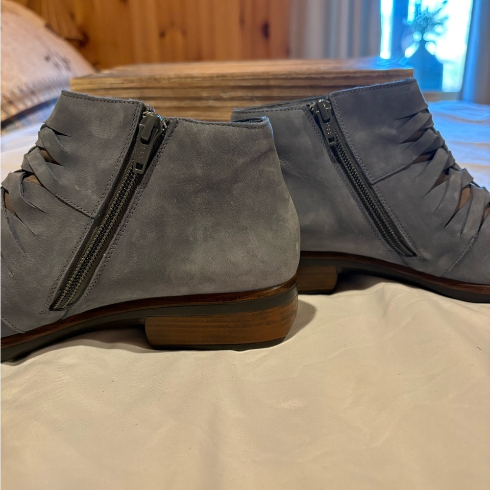 'Leveche' from Naot in Feathery Blue Nubuck/Shiitake Nubuck women’s size 40 - Picture 5 of 14